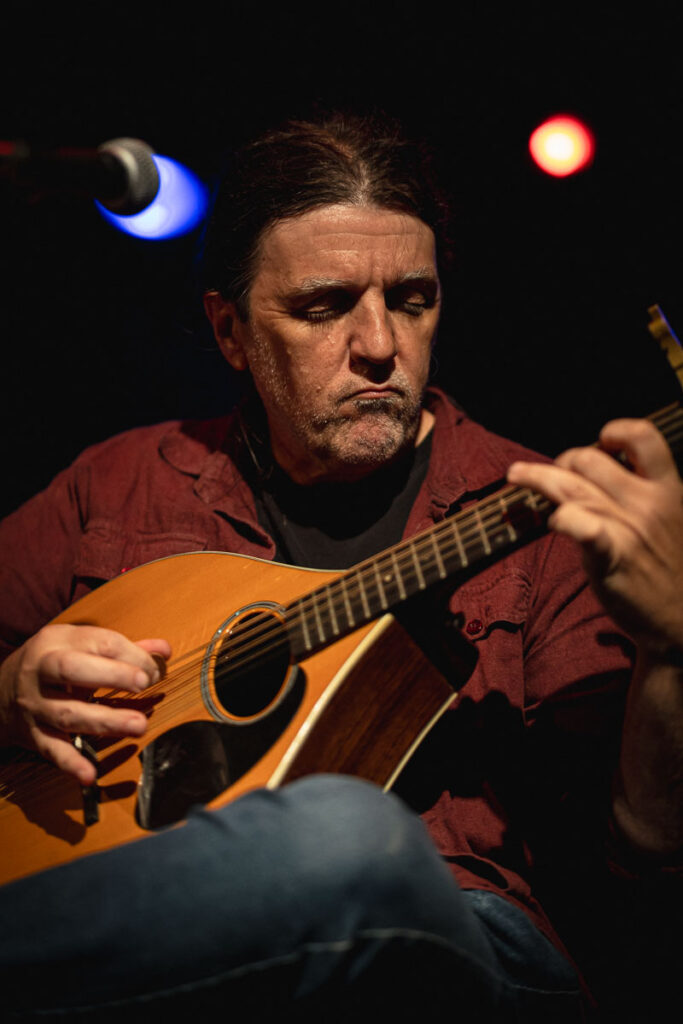 Seamie O’Dowd on guitar and mandola – Irish Folk Music Ireland